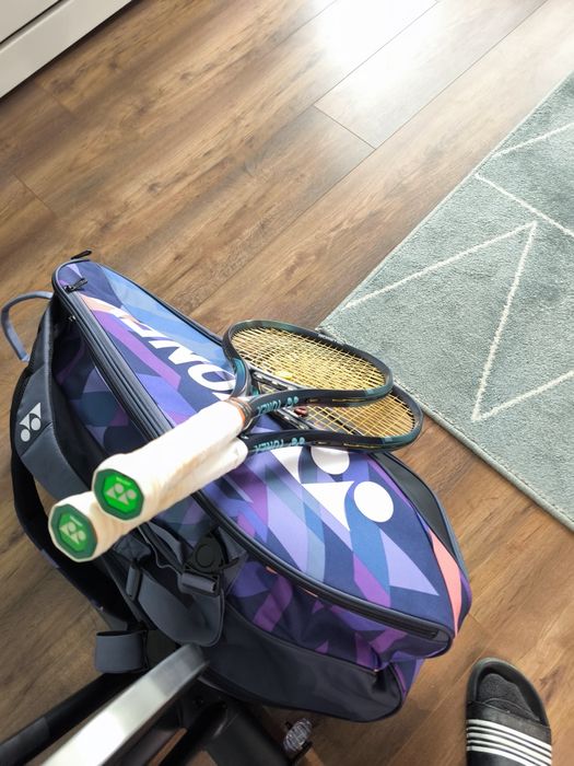 Vând 2 rachete yonex e zone 100,Sky blue!!!