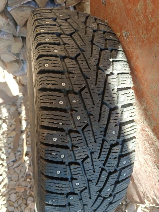 Продам комплект шипованной резины в хорошем состоянии