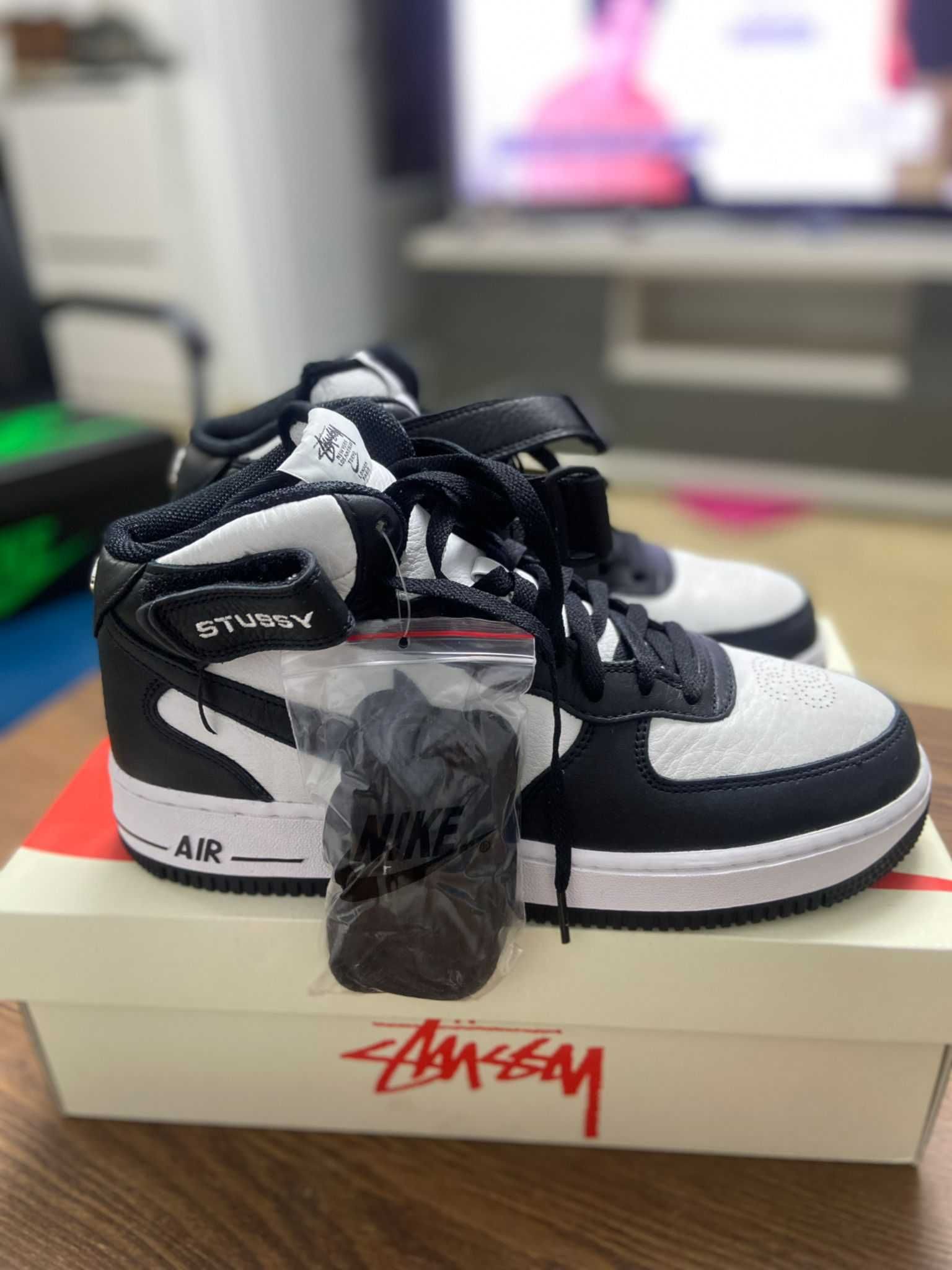 Stussy x Nike Air force 1 / new / size : 43