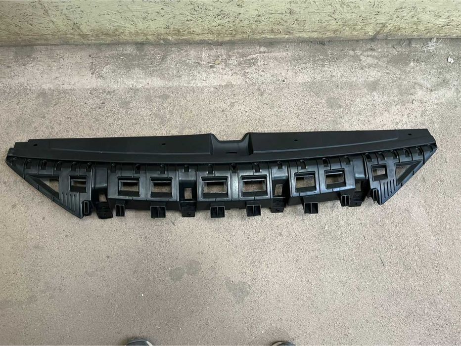 Накладка телевизор на Хюндай Акцент 20- / Hyundai Accent (Solaris) 25