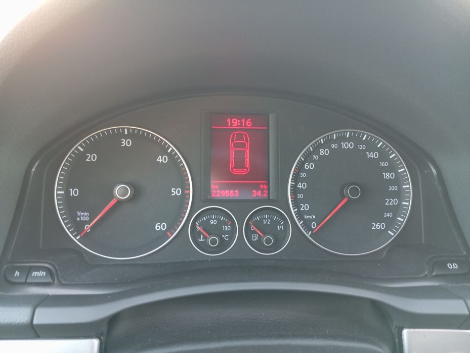 Vând Volkswagen Golf V 2.0tdi