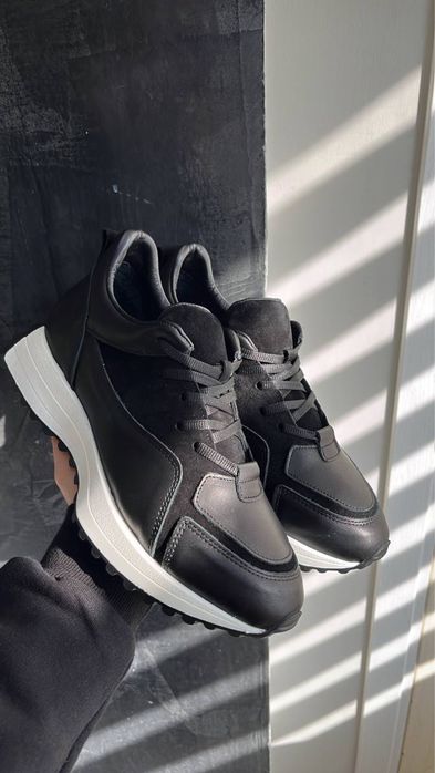 Женские кожанные кроссовки