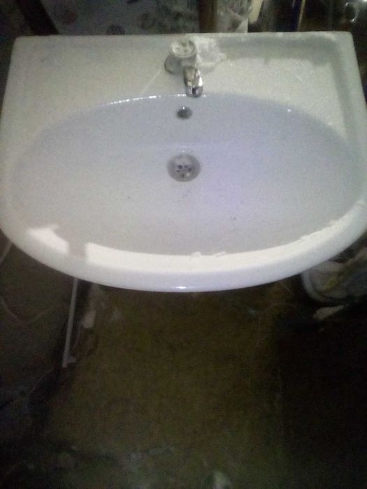 Срочно продам раковину й и зеркалом