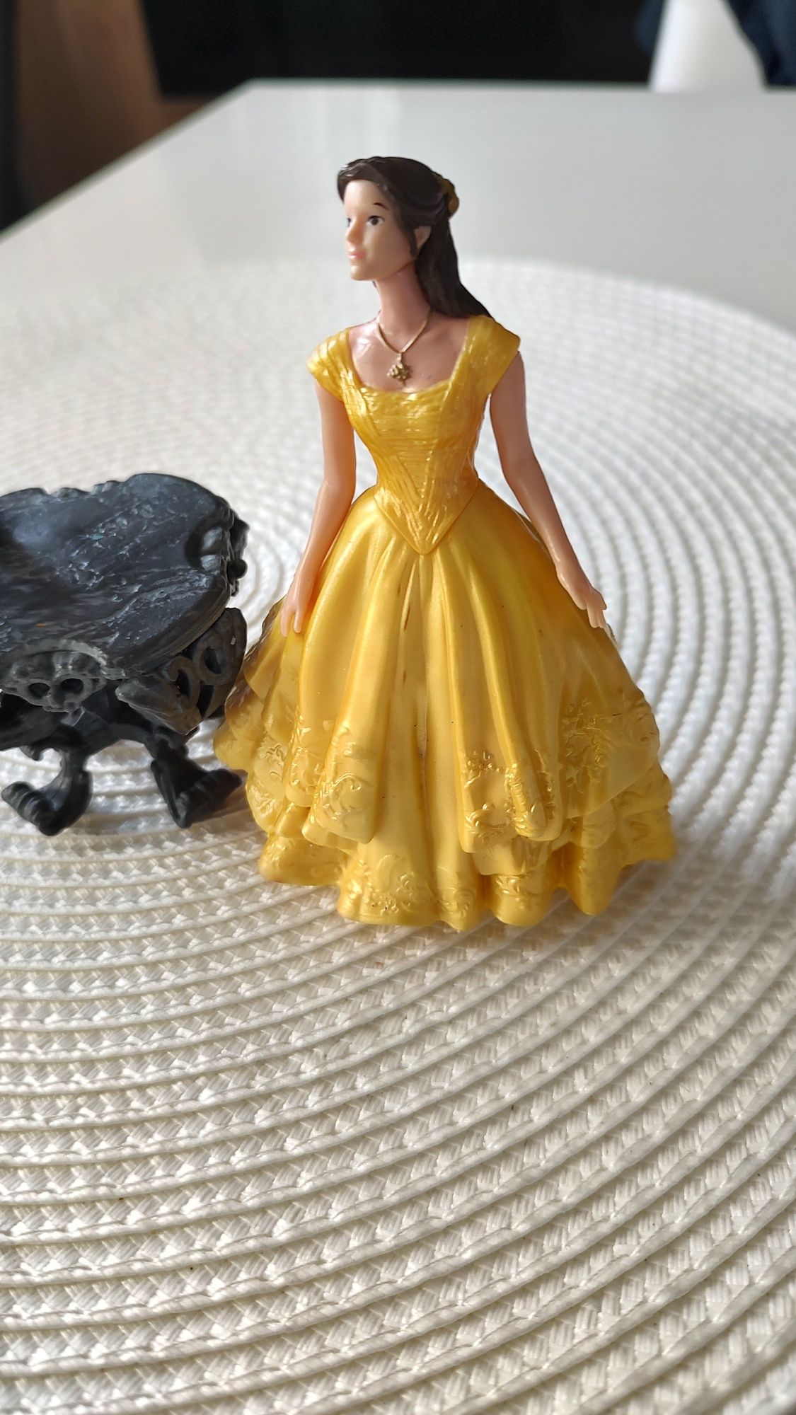 Belle și Bestia în miniatură