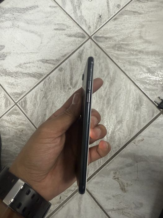 Iphone 7  xolati yaxshi  srocna sotiladi