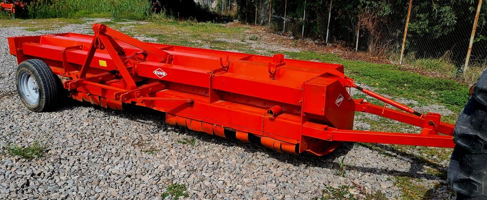 Tocator resturi vegetale 4.5 metri Kuhn BNG 450 ceseu