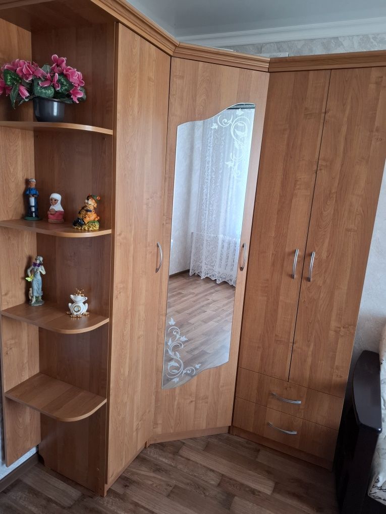 Продам бельевой шкаф угловой