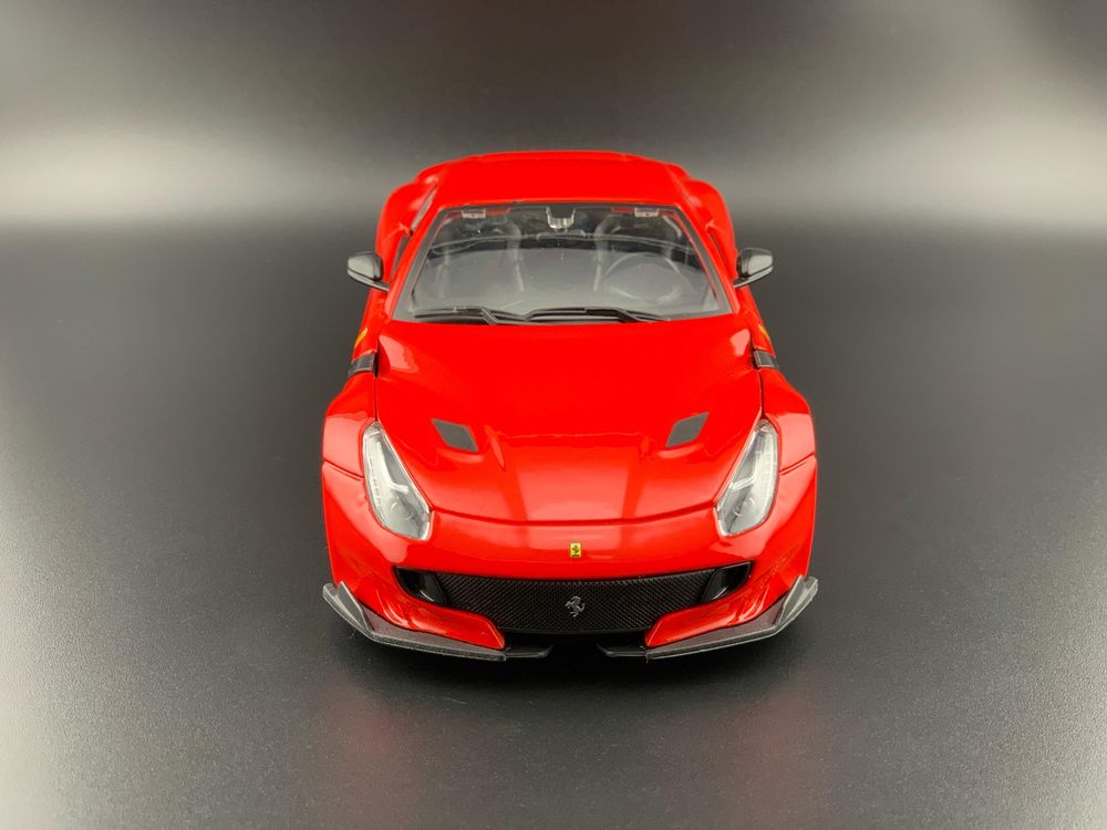 Macheta auto Ferrari  F12 ,TDF, Bburago, 1/24