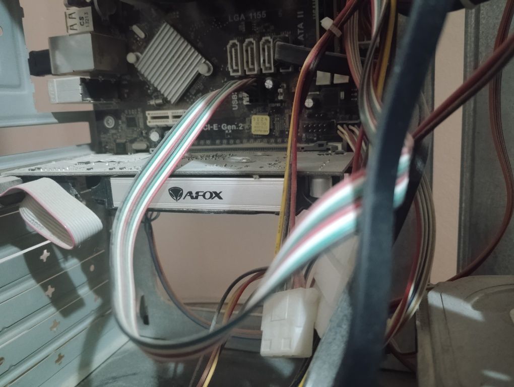Avtech stolniy kompyuter + Lg monitor