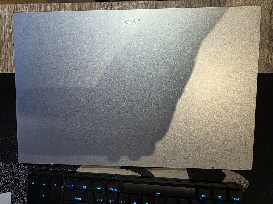 Здравейте продавам лаптоп acer aspire go 15