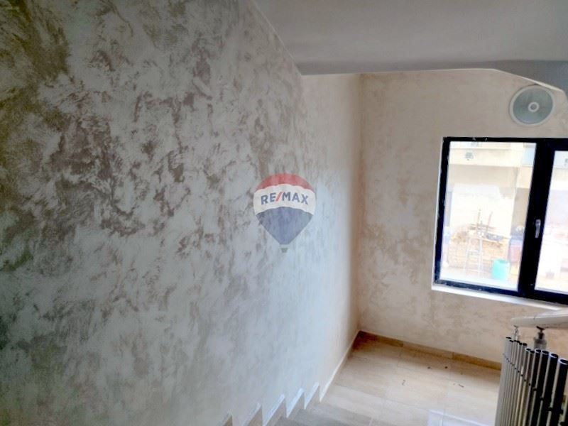 Продава се Двустаен апартамент в Варна, Виница - 75 кв.м за 1447 €/кв.м - Снимка #3