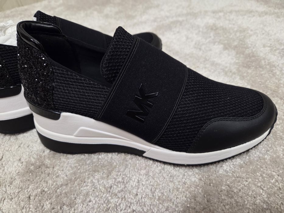 Ново! Michael Kors