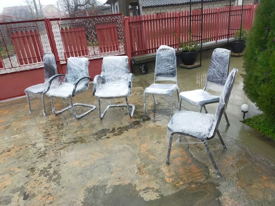 Vând scaune cadru metalic