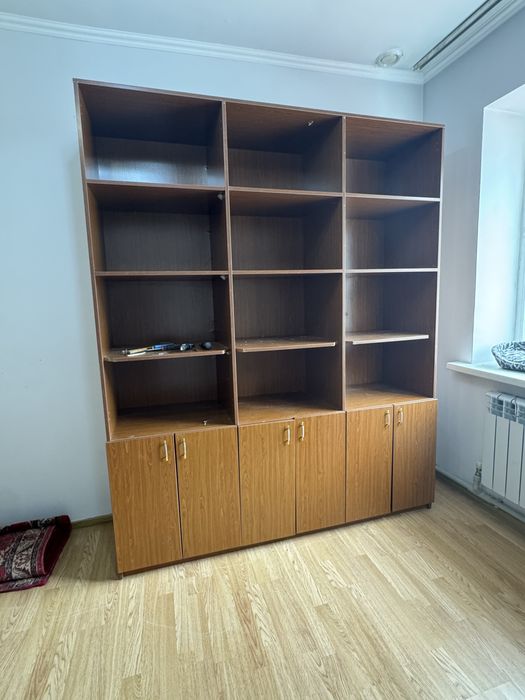 Продаю срочно!!!Книжный шкаф!