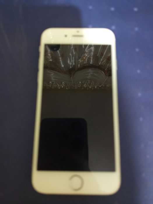 Vînd iPhone 6 în stare foarte buna