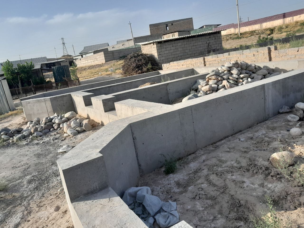 Yer sotiladi monzi denov sanot zonani yonida