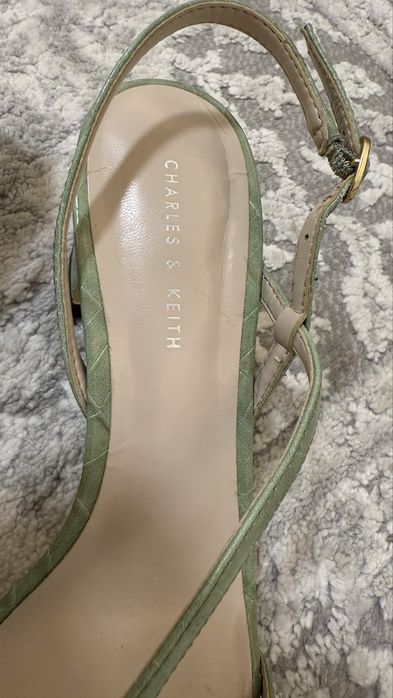 Sandale cu toc Charles & Keith marimea 37