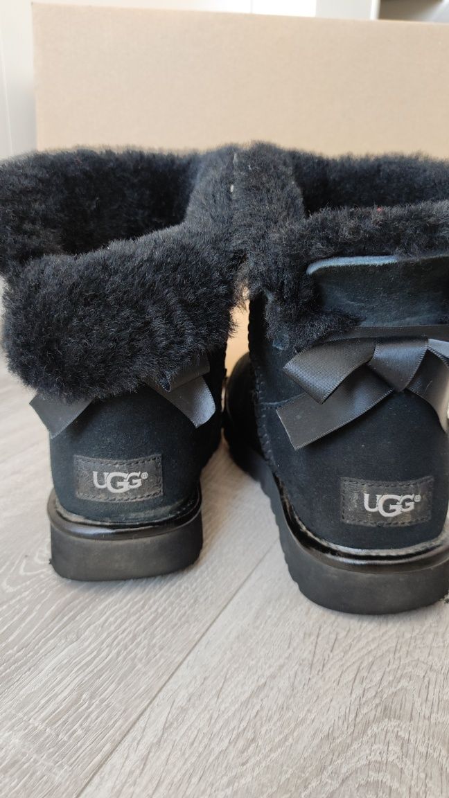 Vand cizme UGG originale - mar 36