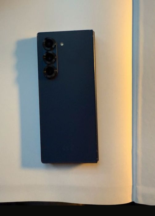 Продавам Samsung z fold 6