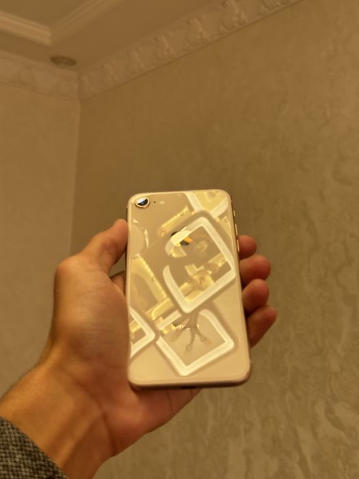 iPhone 8 GOLD 64 gb