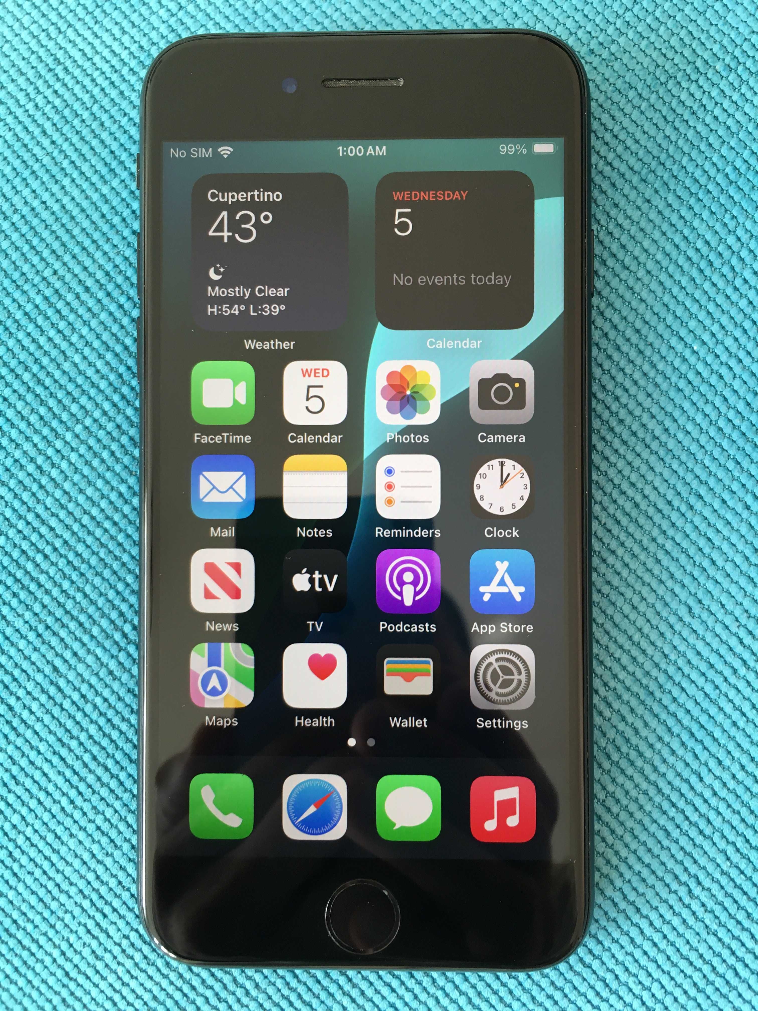iPhone SE 2022 (3rd gen) 64GB с 5G и esim