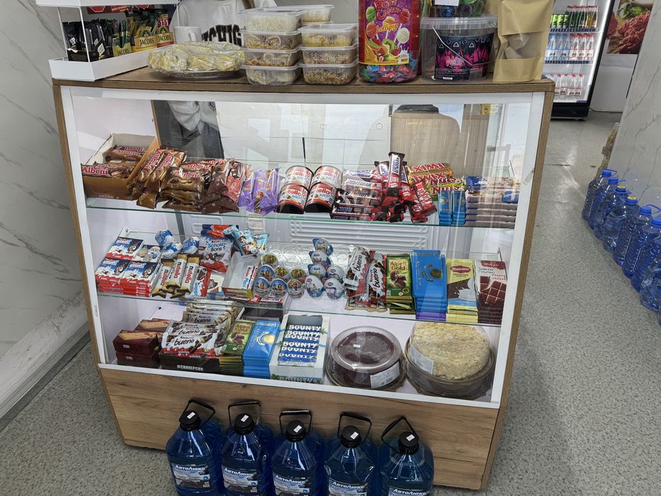 Продаю витрину в отличном состоянии.