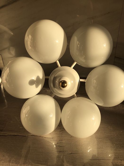 Люстра белая . Для зала, спальни, детской