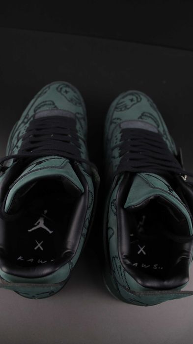 Air Jordan 4 Rerto KAWS + CADOU (40; 43; 44) | TRANSPORT GRATUIT