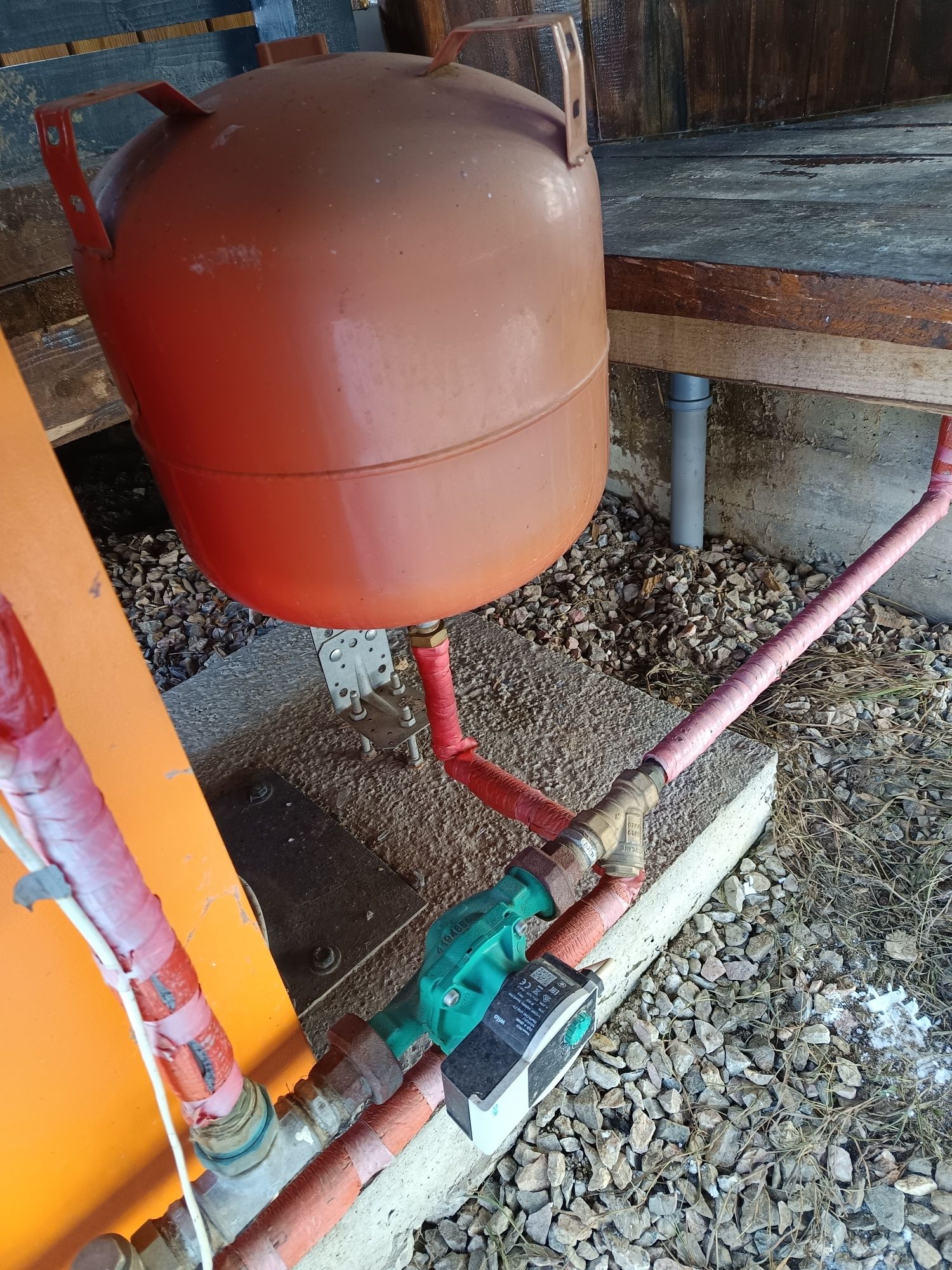 Vând ciubăr din lemn + centrala 30 kw Magdolna