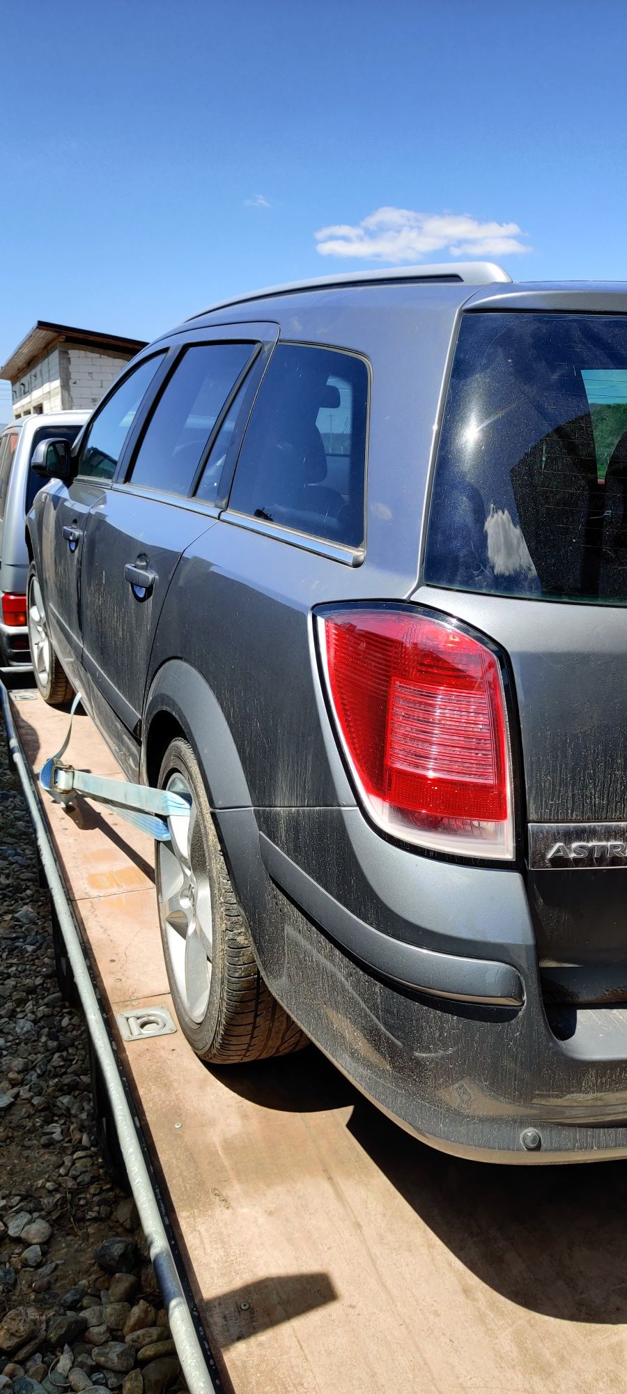 Vindem piese rezultate din dezmembrarea unui Opel Astra H 2007