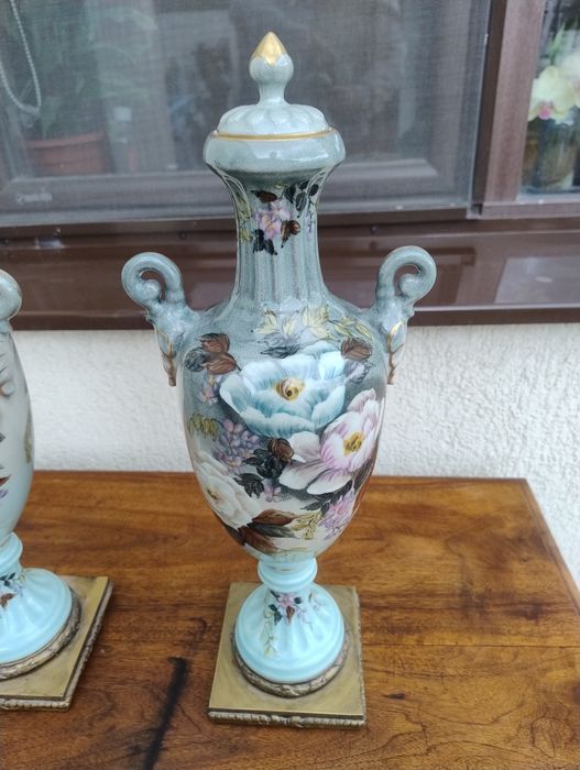 De vânzare set de vaze/amfore vechi din porțelan cu motive florale