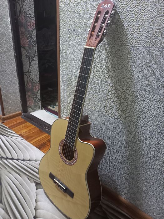 Klassika Gitara sotiladi