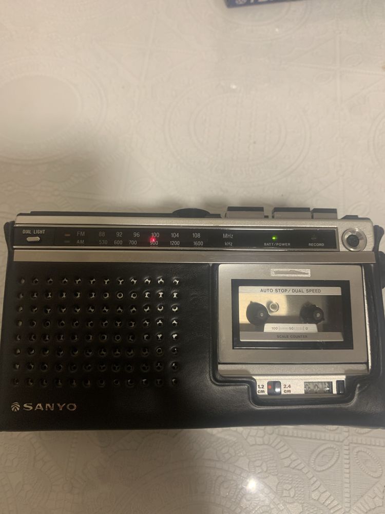 Sanyo micro radiocasetofon+ reportofon sanyo