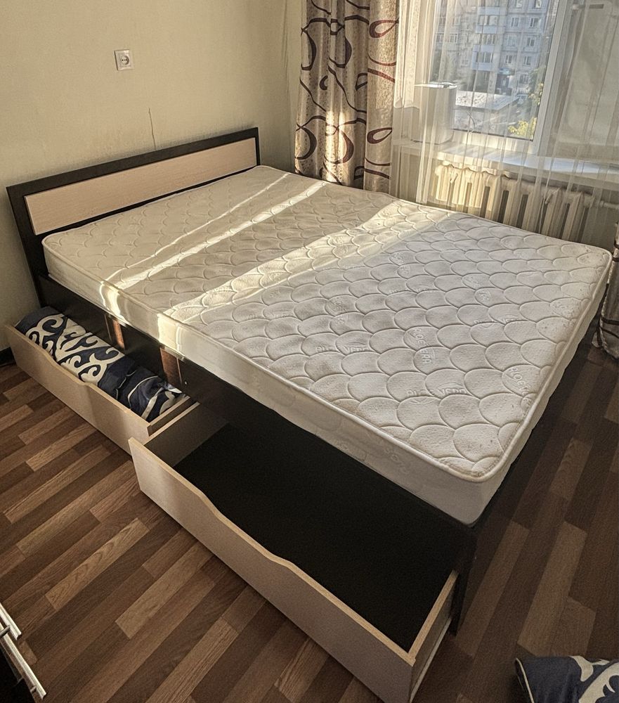 Кровать в хорошем состоянии.