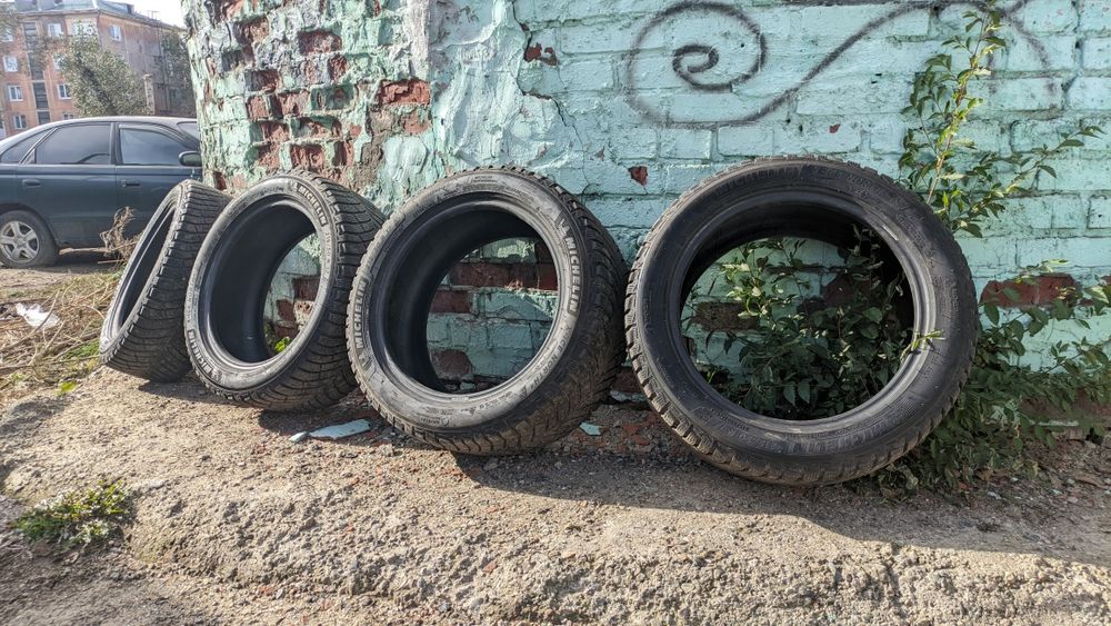 Продам резину зимнюю шипованную MICHELIN