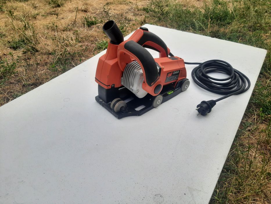 Mașină de șlițuit-făcut canale în pereți Spit D 60