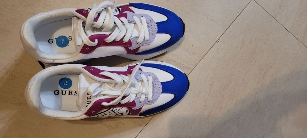 Adidasi  femei Guess