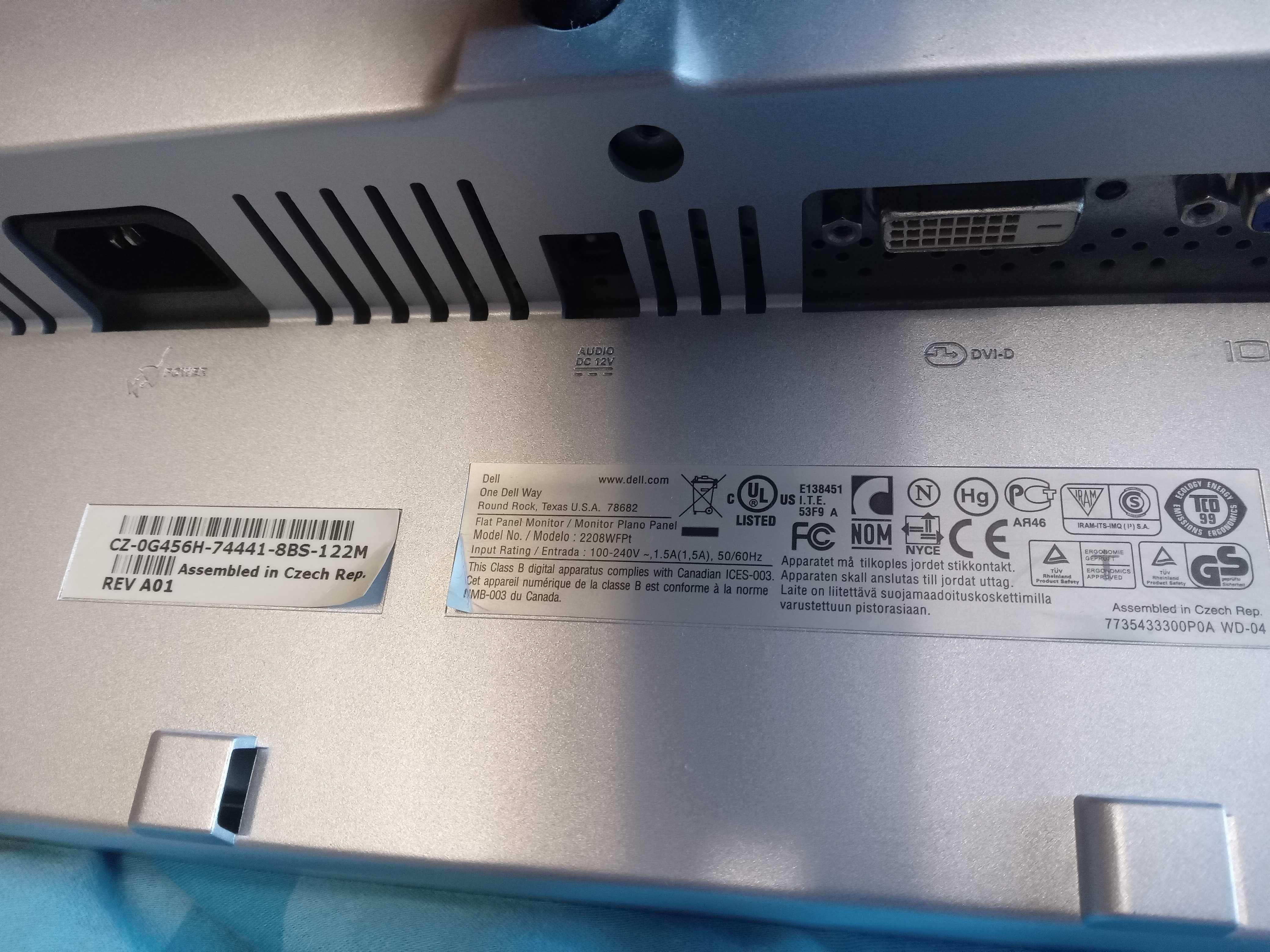 Продавам монитор Dell 2208WFPT