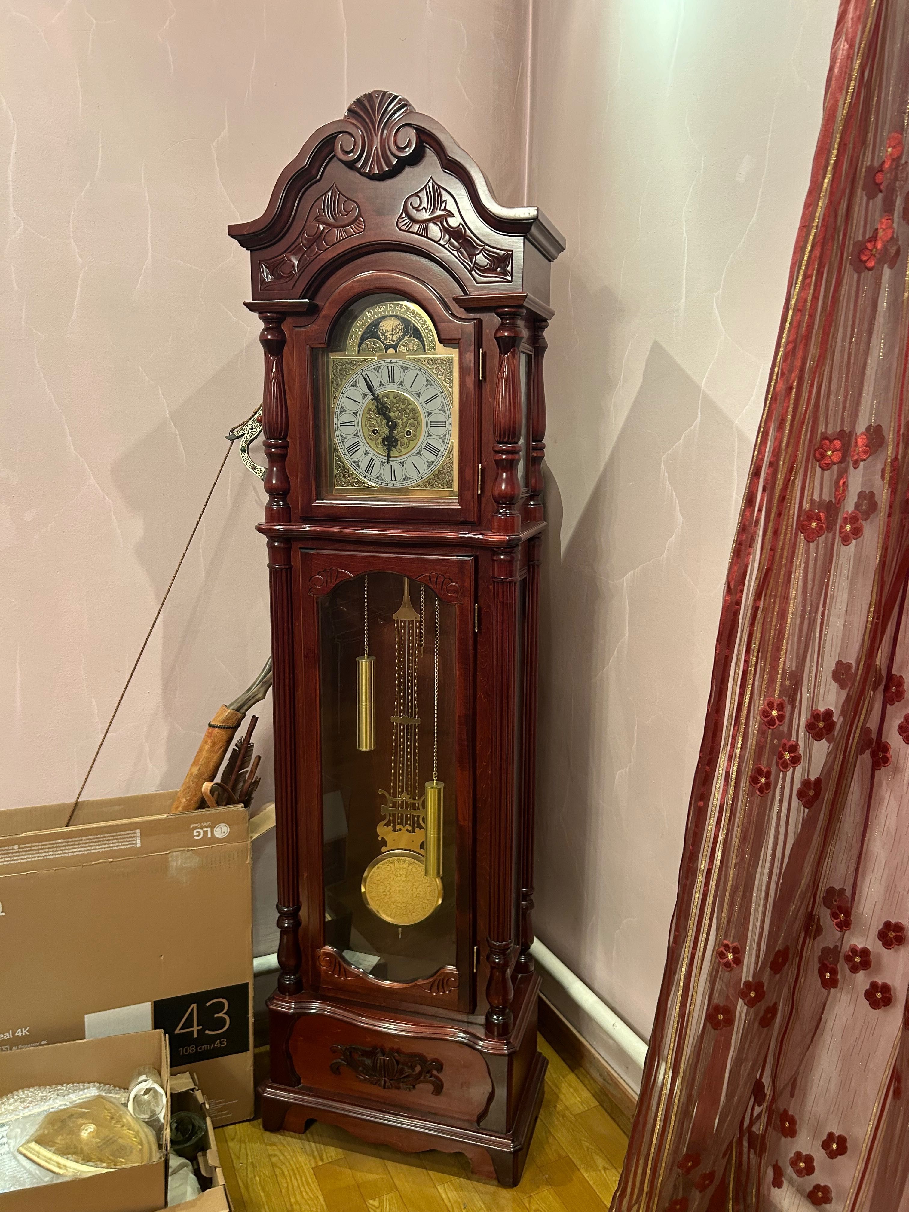 Продаётся мебель в гостиную, спальню и прихожую