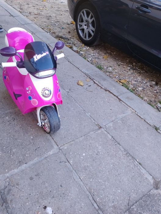 Детски акумулаторен скутер