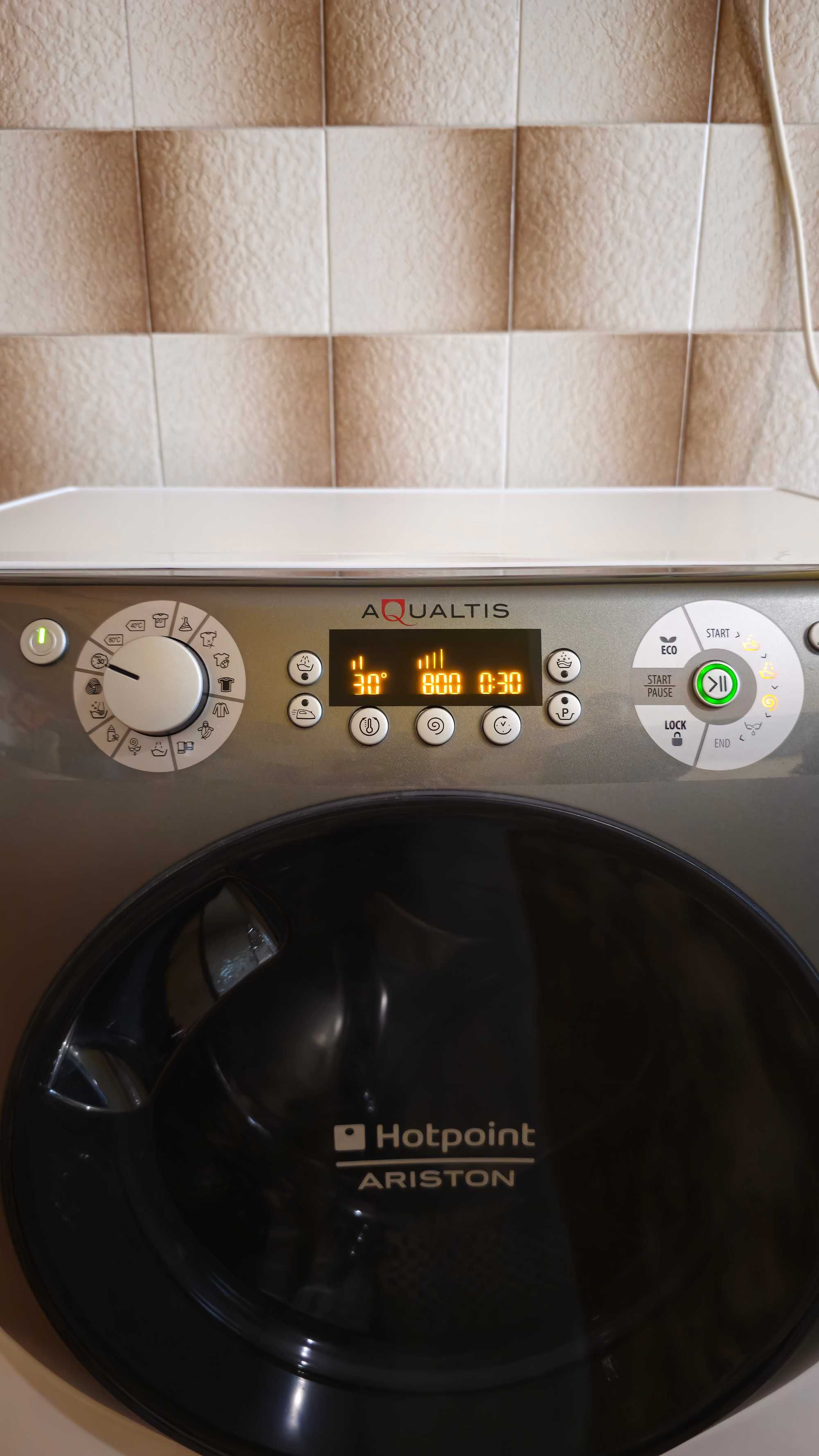 Пералня Hotpoint-Ariston AQS73F 09 с повреден барабан.