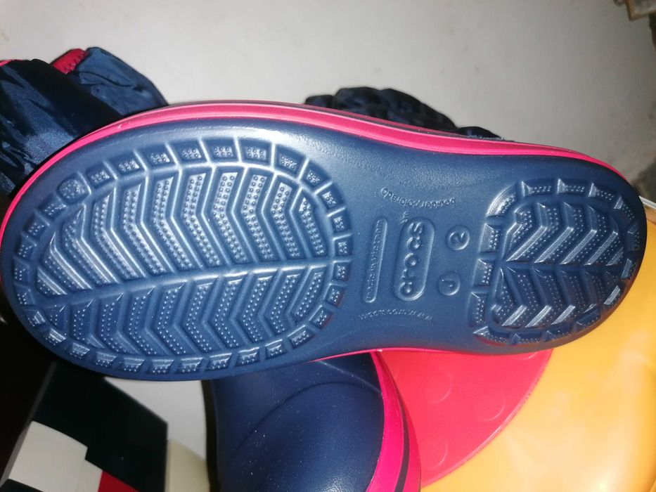Олекотени апрески Crocs