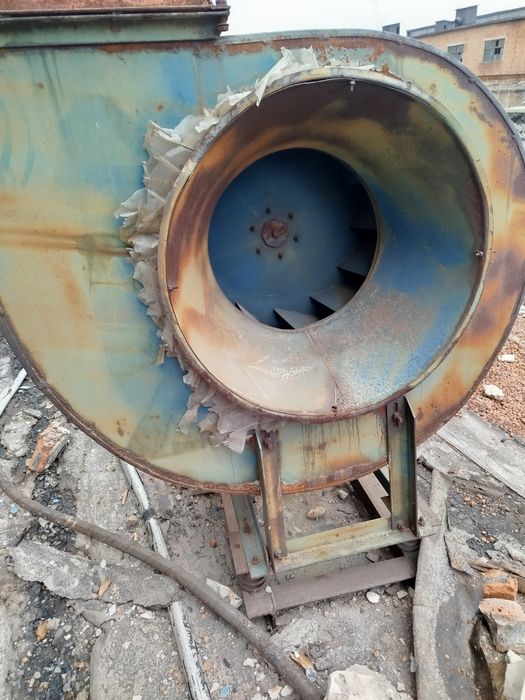 Продам вытяжку улитку б/у