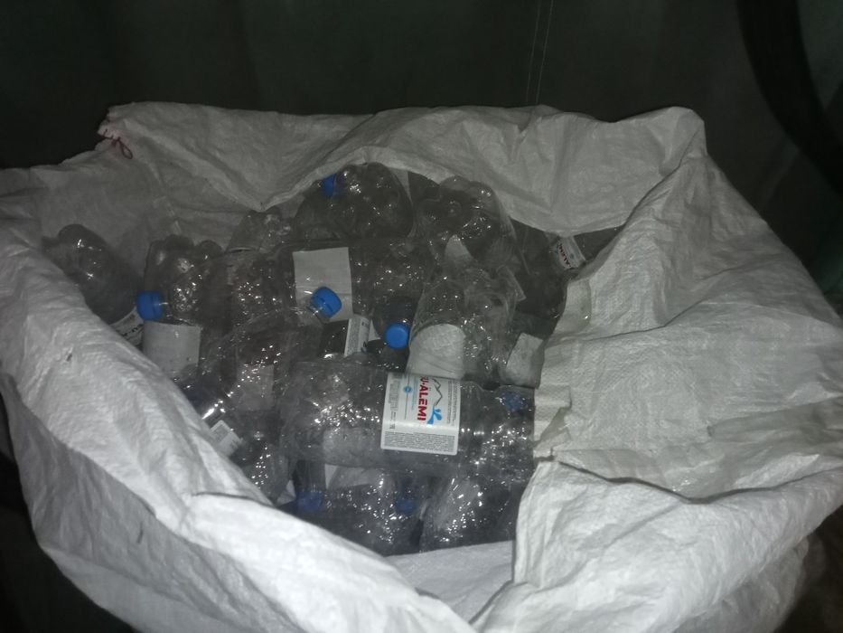 Продам баклажки.1,5 литровые