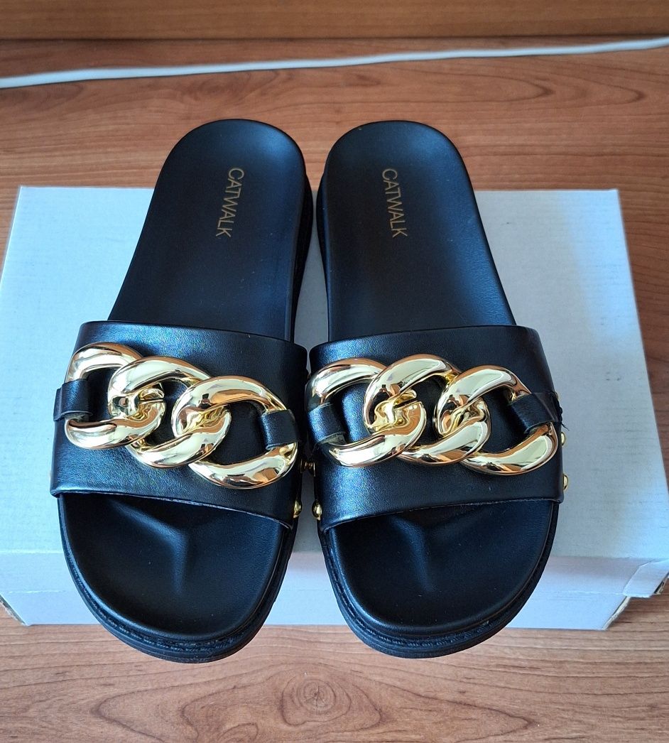 Papuci noi Catwalk