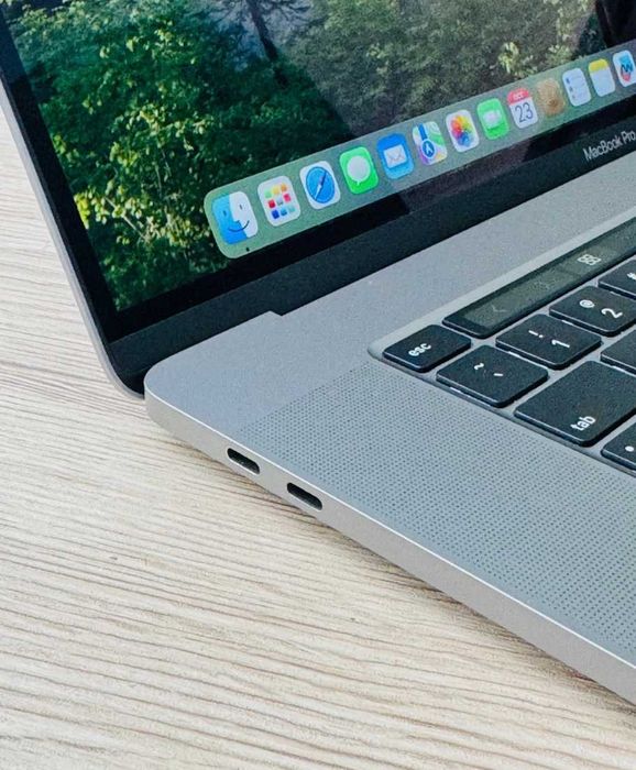 MacBook Pro 2019 i9 16 inch 32/512