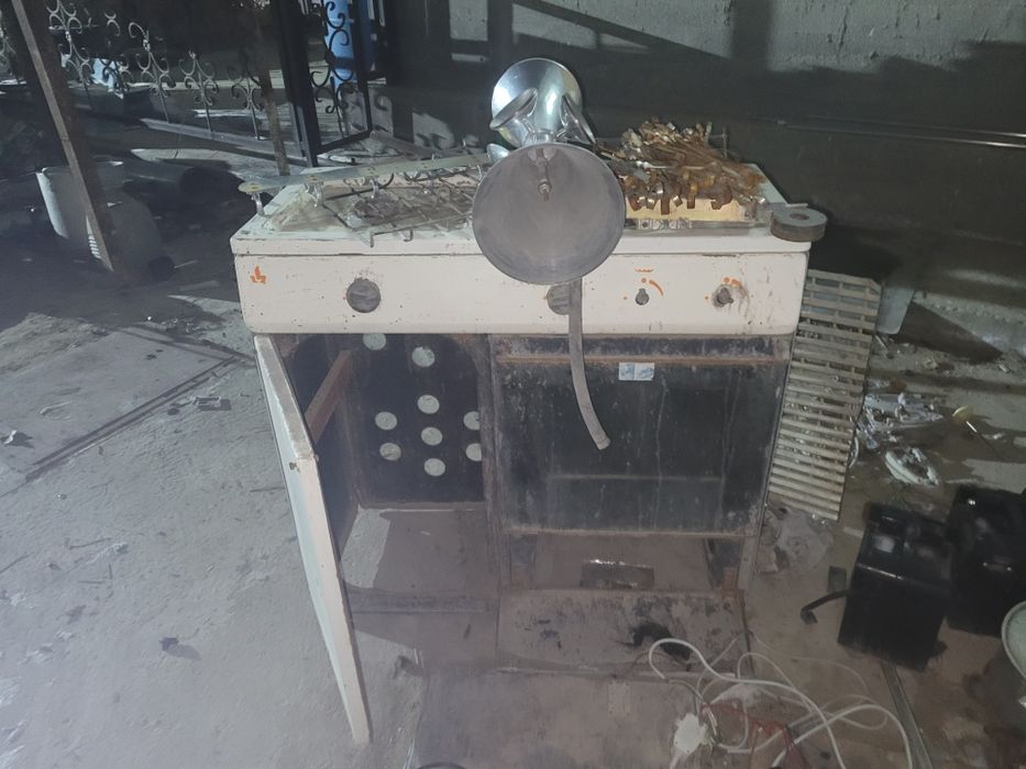 Газ плита:7 мың.,үлкен газ балон-20 мың