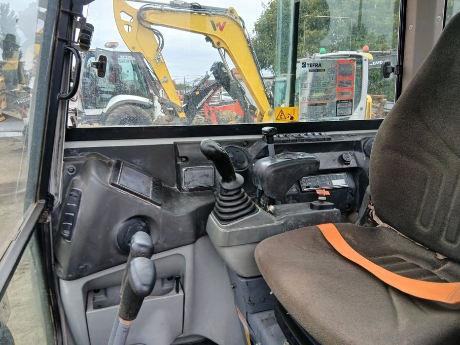 Vând miniexcavator Takeuchi TB 230