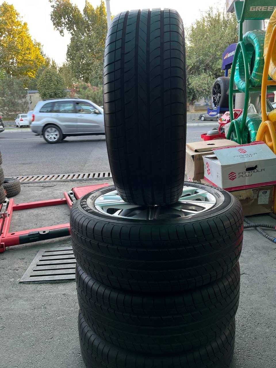 BU/U Tracker 2 Saka diska 17R 5/105 Bars 215/55R17 UZ200