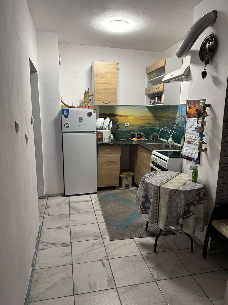 Продава се Тристаен апартамент в Търговище, Център - 90 кв.м за 1077 €/кв.м - Снимка #2